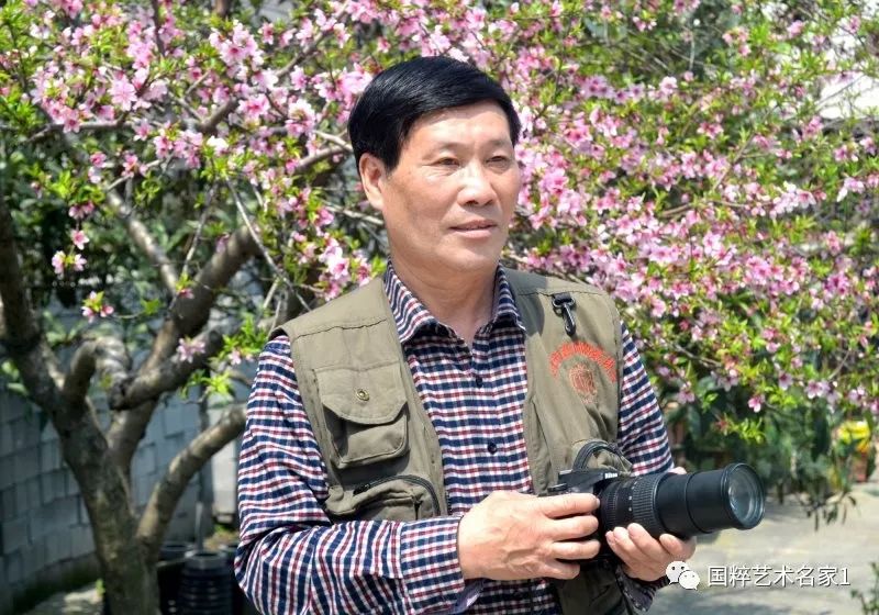 狮扑体育注册:记热心新闻（摄影）50年记者陈星芬